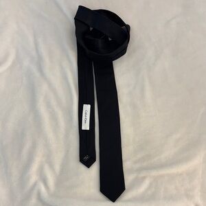 100% Silk Calvin Klein Solid Black Slim Neck Tie